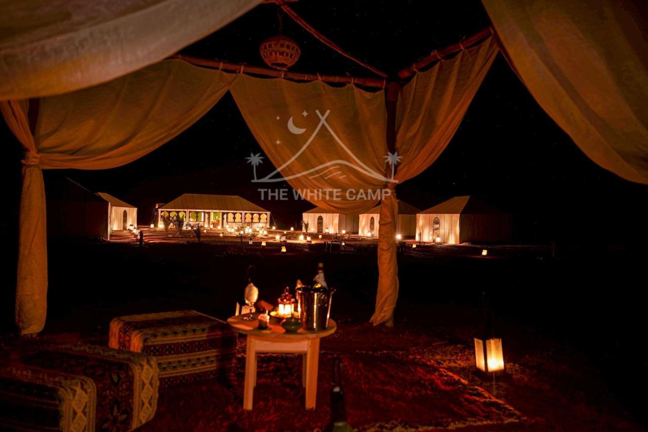 The White Camp - Your Merzouga Luxury Desert Camp & Erg Chebbi Dunes Camel Riding Kültér fotó
