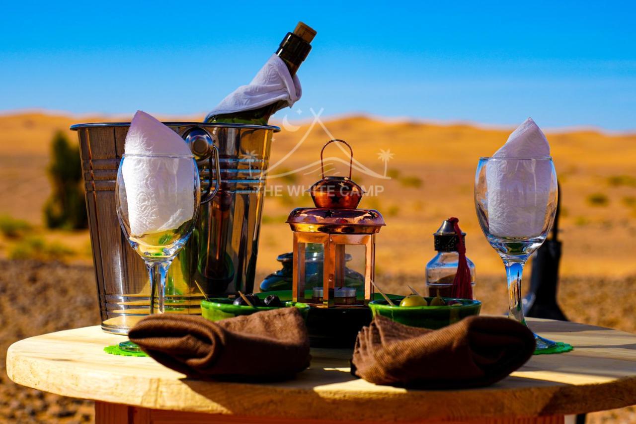 The White Camp - Your Merzouga Luxury Desert Camp & Erg Chebbi Dunes Camel Riding Kültér fotó