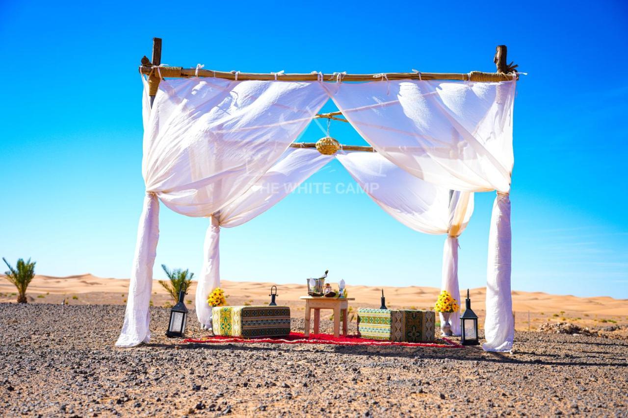 The White Camp - Your Merzouga Luxury Desert Camp & Erg Chebbi Dunes Camel Riding Kültér fotó