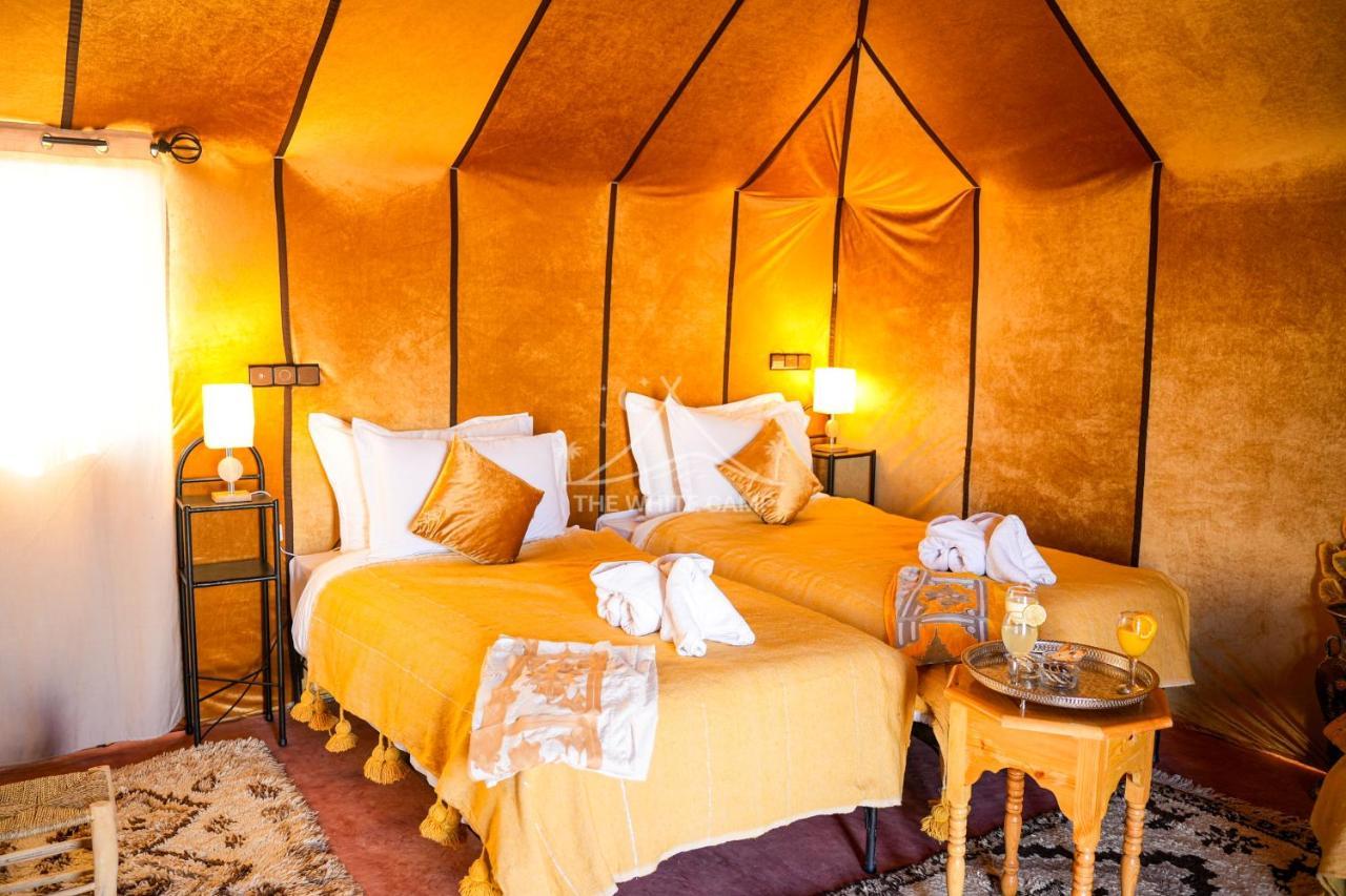 The White Camp - Your Merzouga Luxury Desert Camp & Erg Chebbi Dunes Camel Riding Kültér fotó