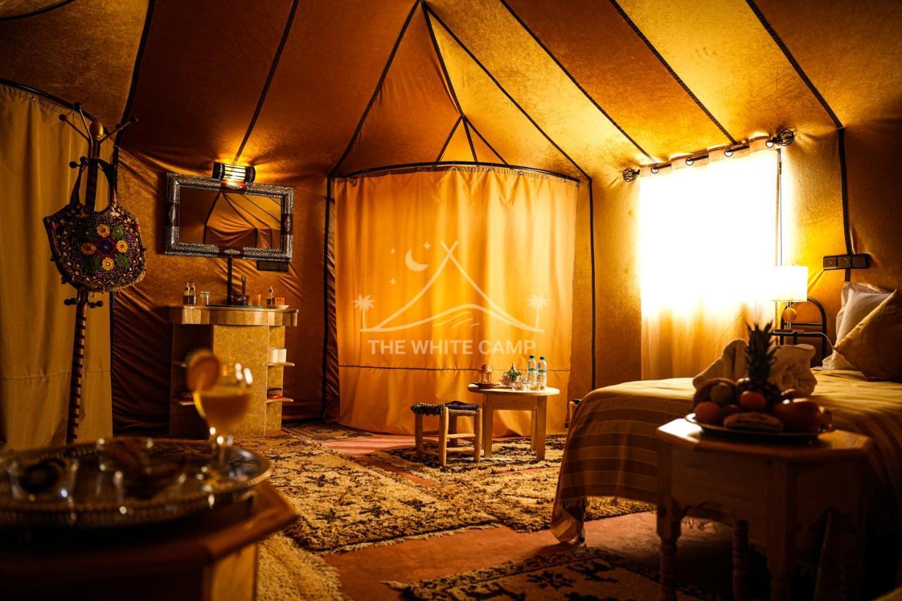 The White Camp - Your Merzouga Luxury Desert Camp & Erg Chebbi Dunes Camel Riding Kültér fotó