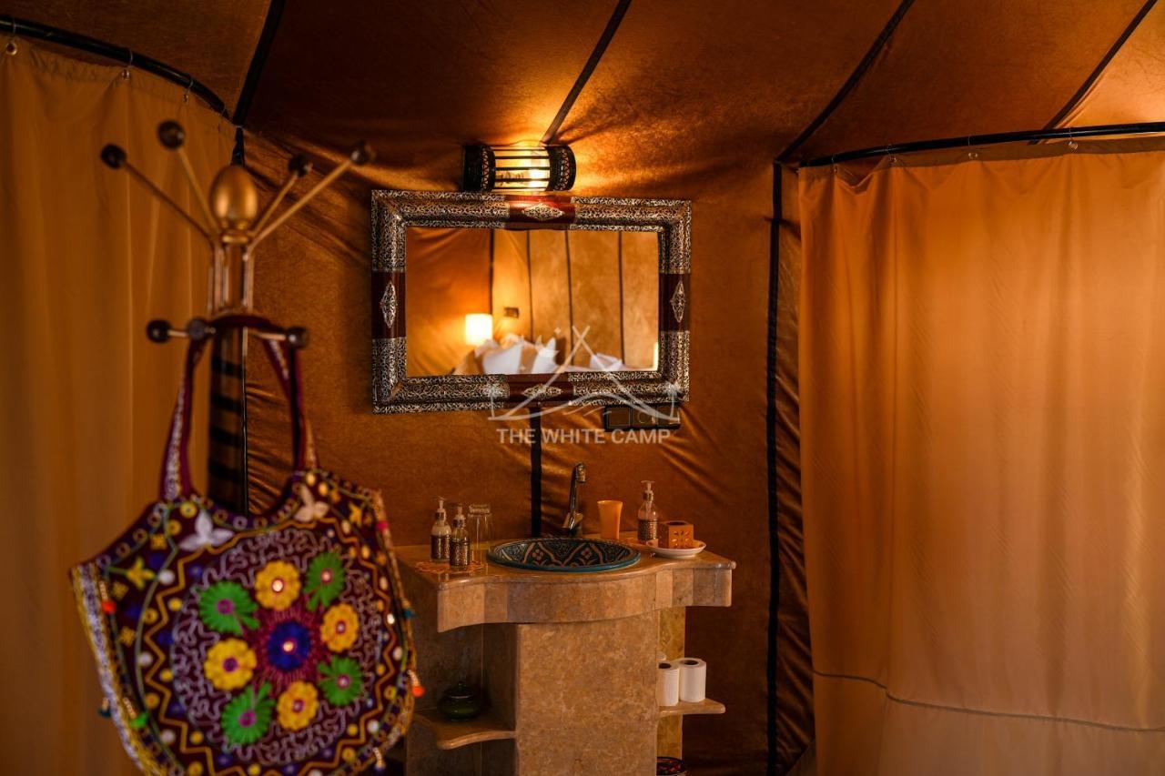 The White Camp - Your Merzouga Luxury Desert Camp & Erg Chebbi Dunes Camel Riding Kültér fotó