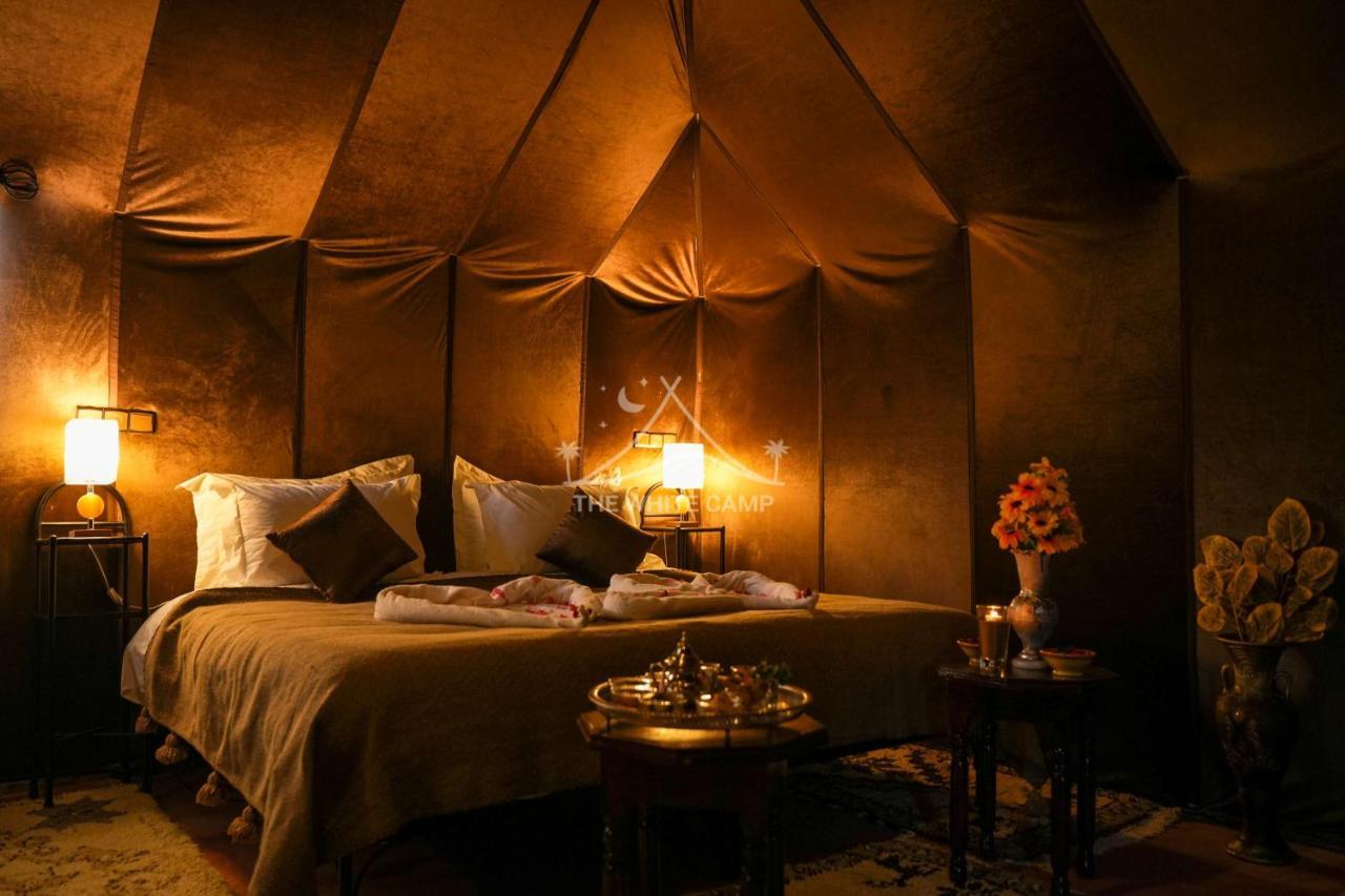 The White Camp - Your Merzouga Luxury Desert Camp & Erg Chebbi Dunes Camel Riding Kültér fotó