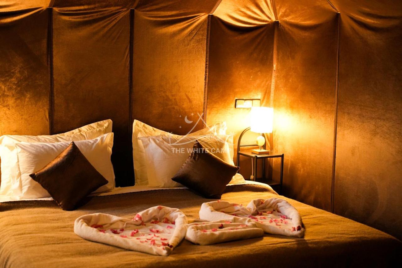 The White Camp - Your Merzouga Luxury Desert Camp & Erg Chebbi Dunes Camel Riding Kültér fotó