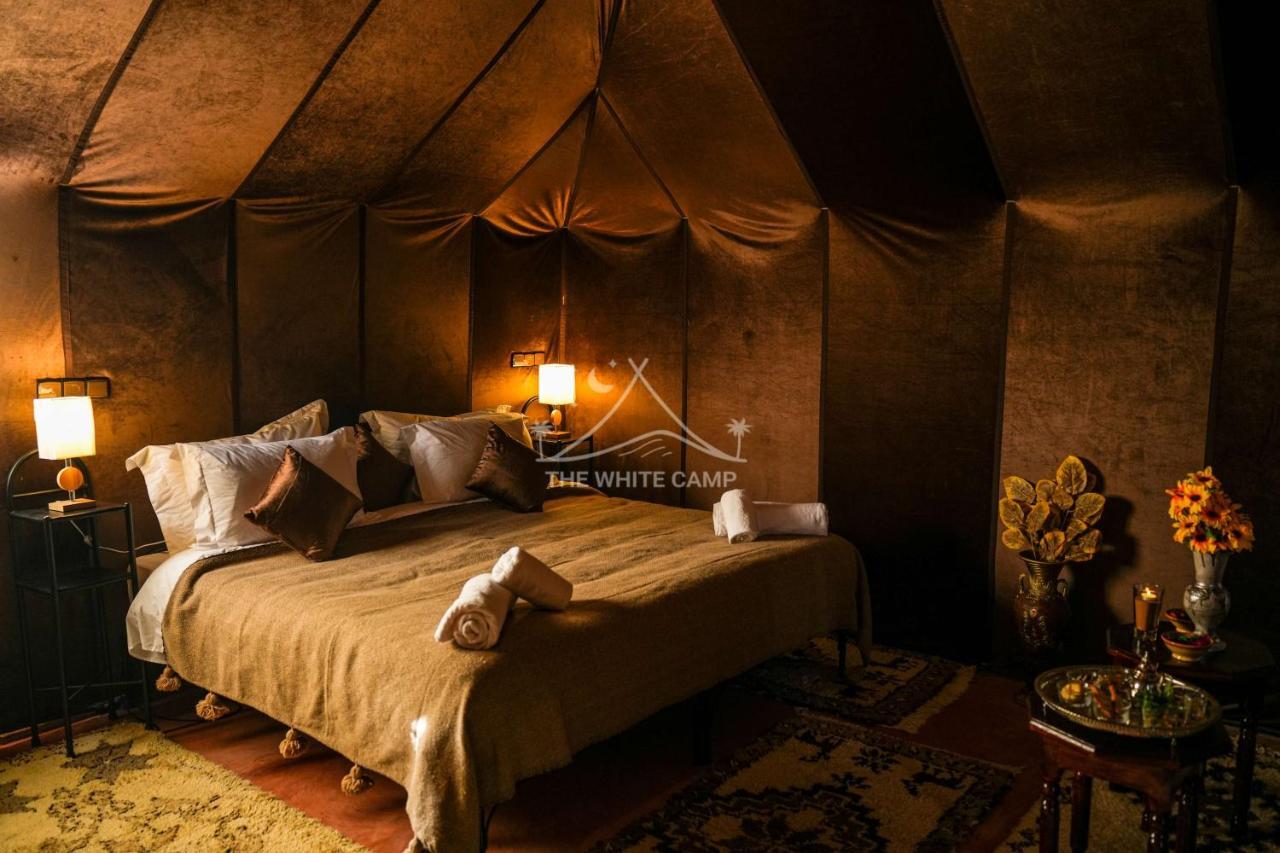 The White Camp - Your Merzouga Luxury Desert Camp & Erg Chebbi Dunes Camel Riding Kültér fotó