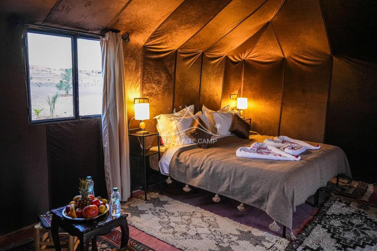 The White Camp - Your Merzouga Luxury Desert Camp & Erg Chebbi Dunes Camel Riding Kültér fotó