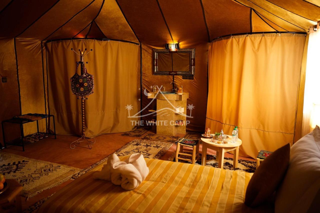 The White Camp - Your Merzouga Luxury Desert Camp & Erg Chebbi Dunes Camel Riding Kültér fotó