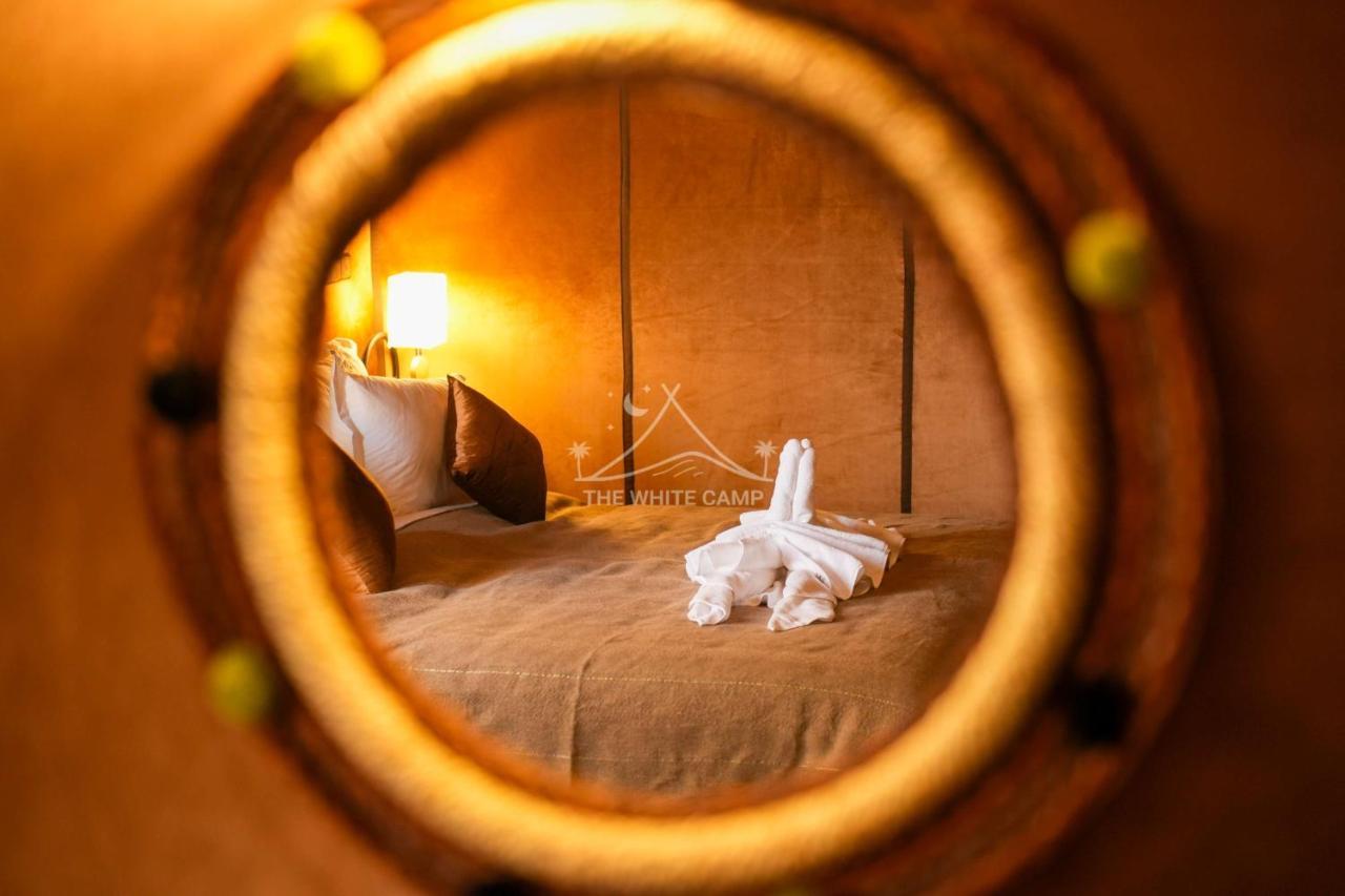 The White Camp - Your Merzouga Luxury Desert Camp & Erg Chebbi Dunes Camel Riding Kültér fotó