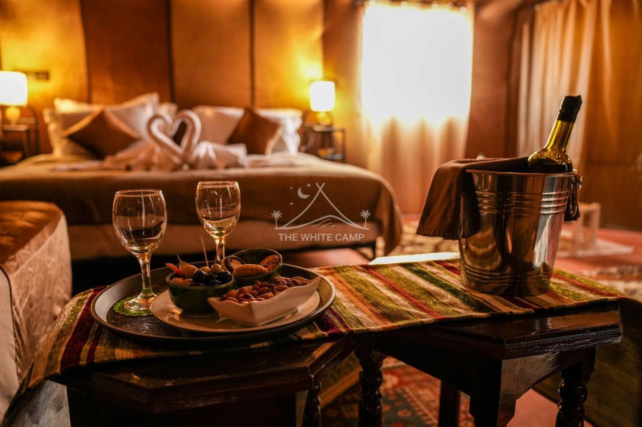 The White Camp - Your Merzouga Luxury Desert Camp & Erg Chebbi Dunes Camel Riding Kültér fotó