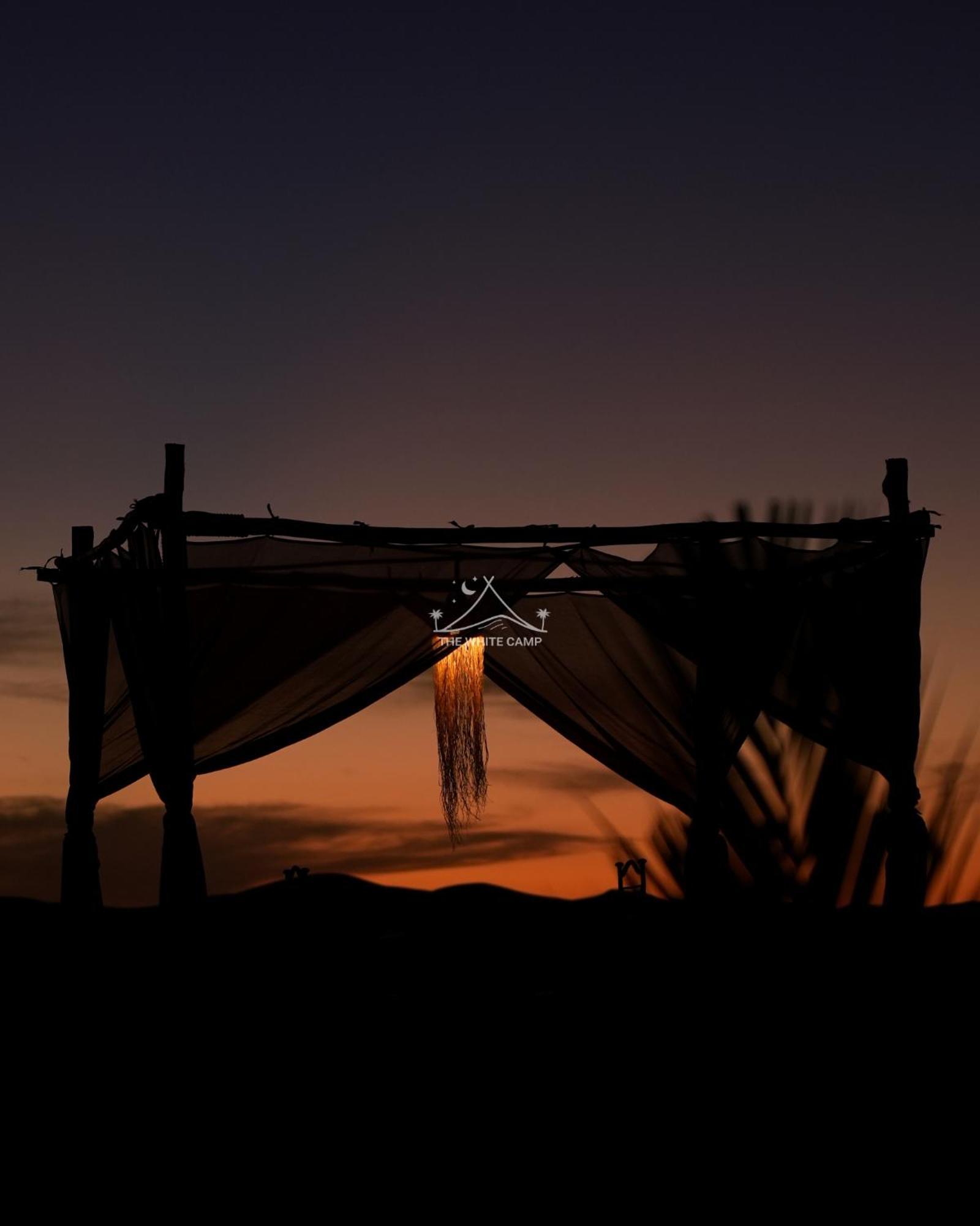 The White Camp - Your Merzouga Luxury Desert Camp & Erg Chebbi Dunes Camel Riding Kültér fotó