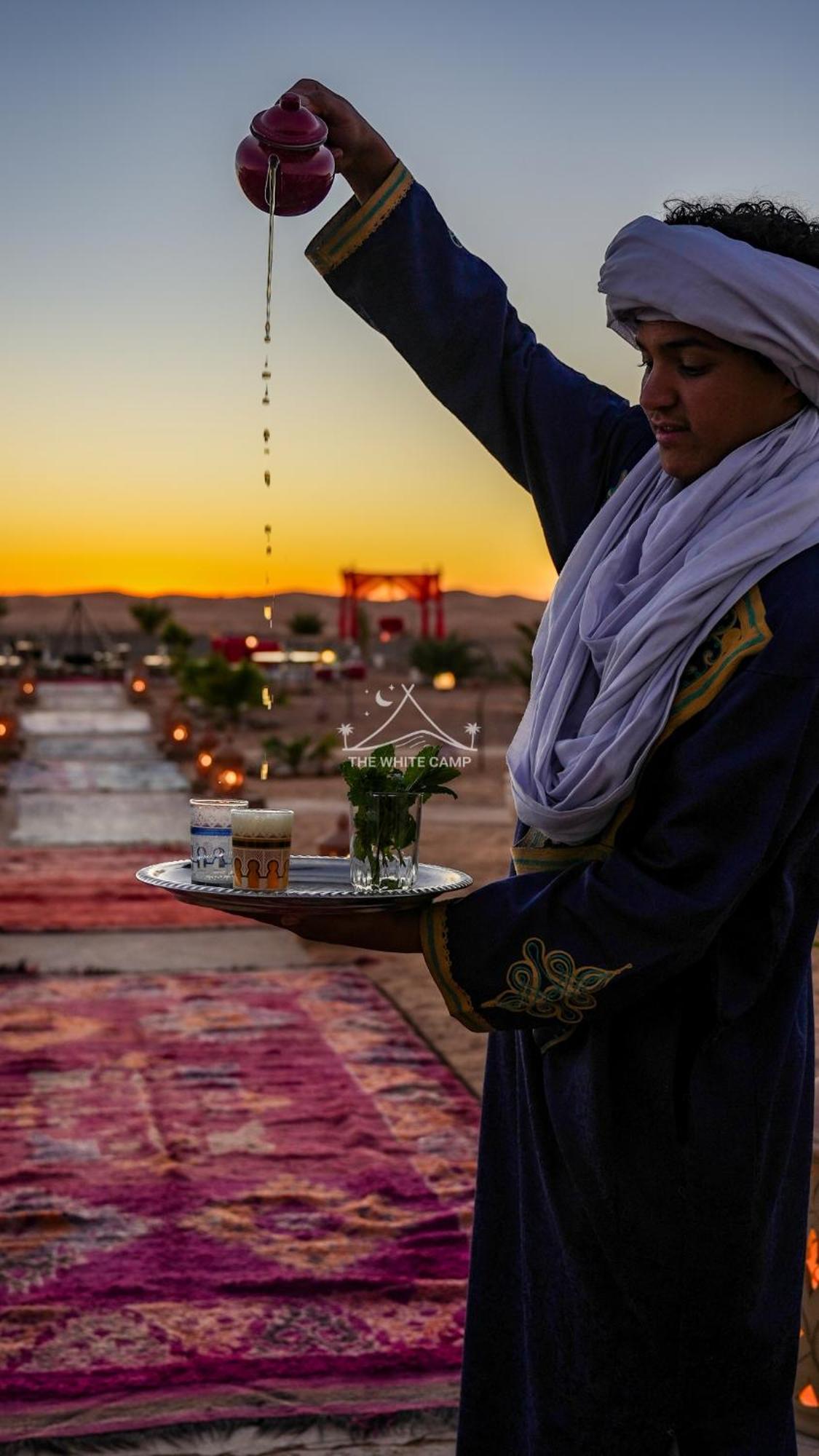 The White Camp - Your Merzouga Luxury Desert Camp & Erg Chebbi Dunes Camel Riding Kültér fotó