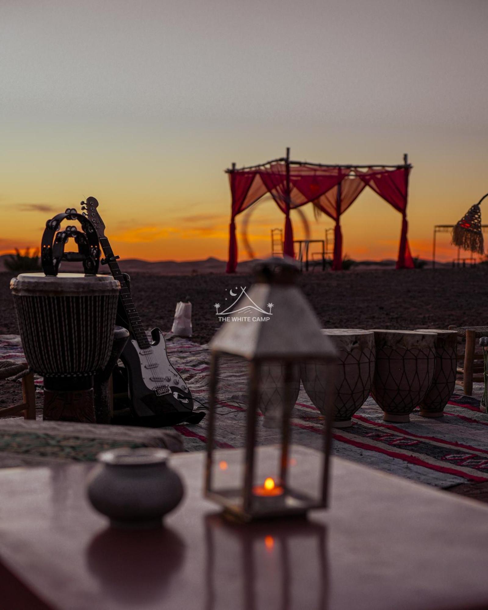 The White Camp - Your Merzouga Luxury Desert Camp & Erg Chebbi Dunes Camel Riding Kültér fotó