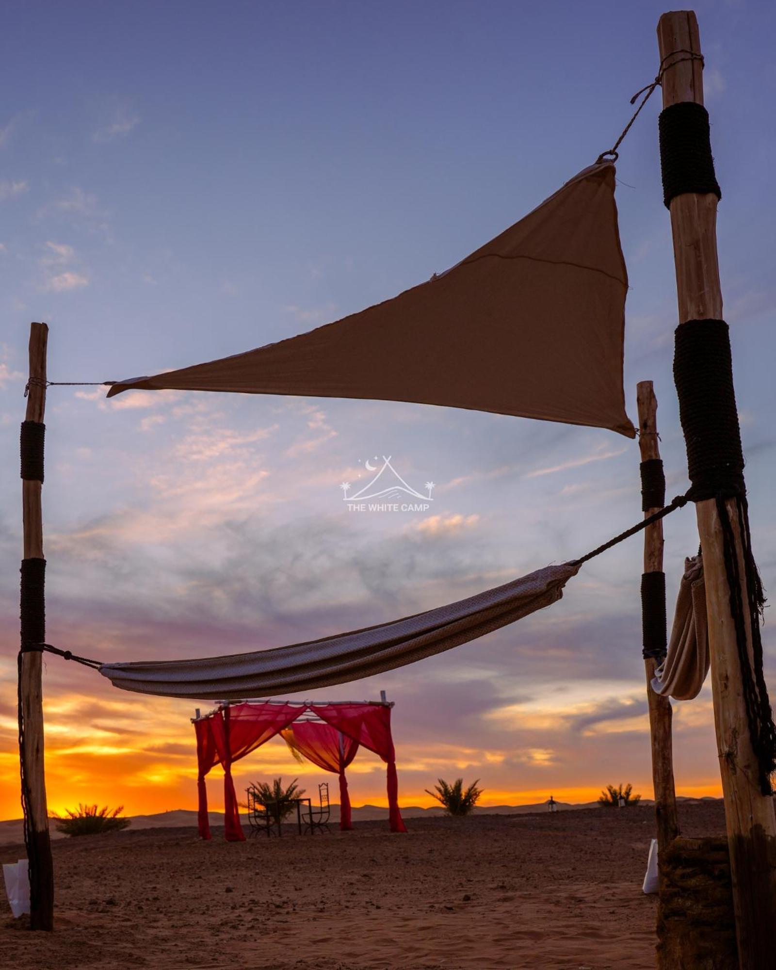 The White Camp - Your Merzouga Luxury Desert Camp & Erg Chebbi Dunes Camel Riding Kültér fotó