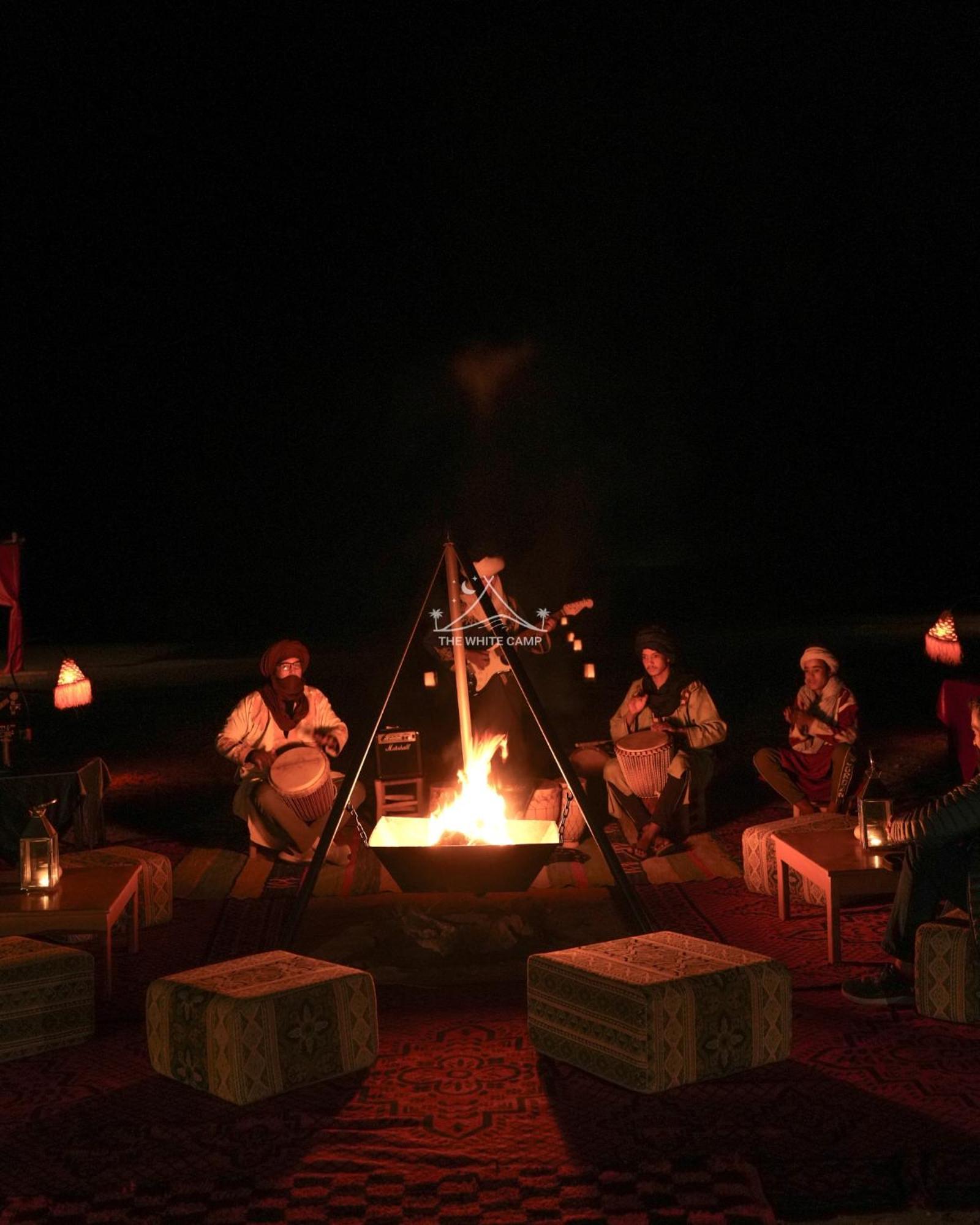 The White Camp - Your Merzouga Luxury Desert Camp & Erg Chebbi Dunes Camel Riding Kültér fotó