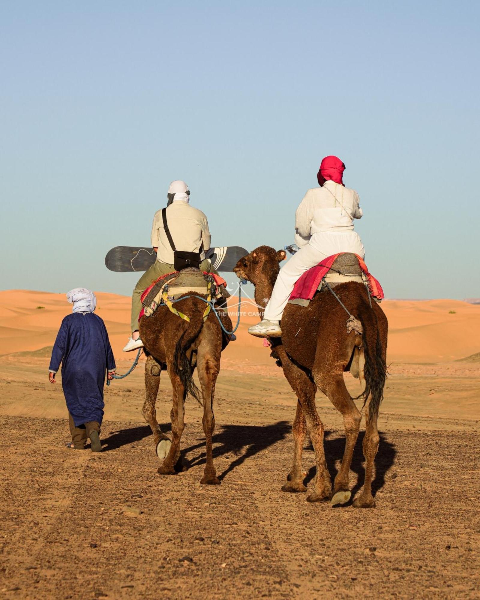 The White Camp - Your Merzouga Luxury Desert Camp & Erg Chebbi Dunes Camel Riding Kültér fotó
