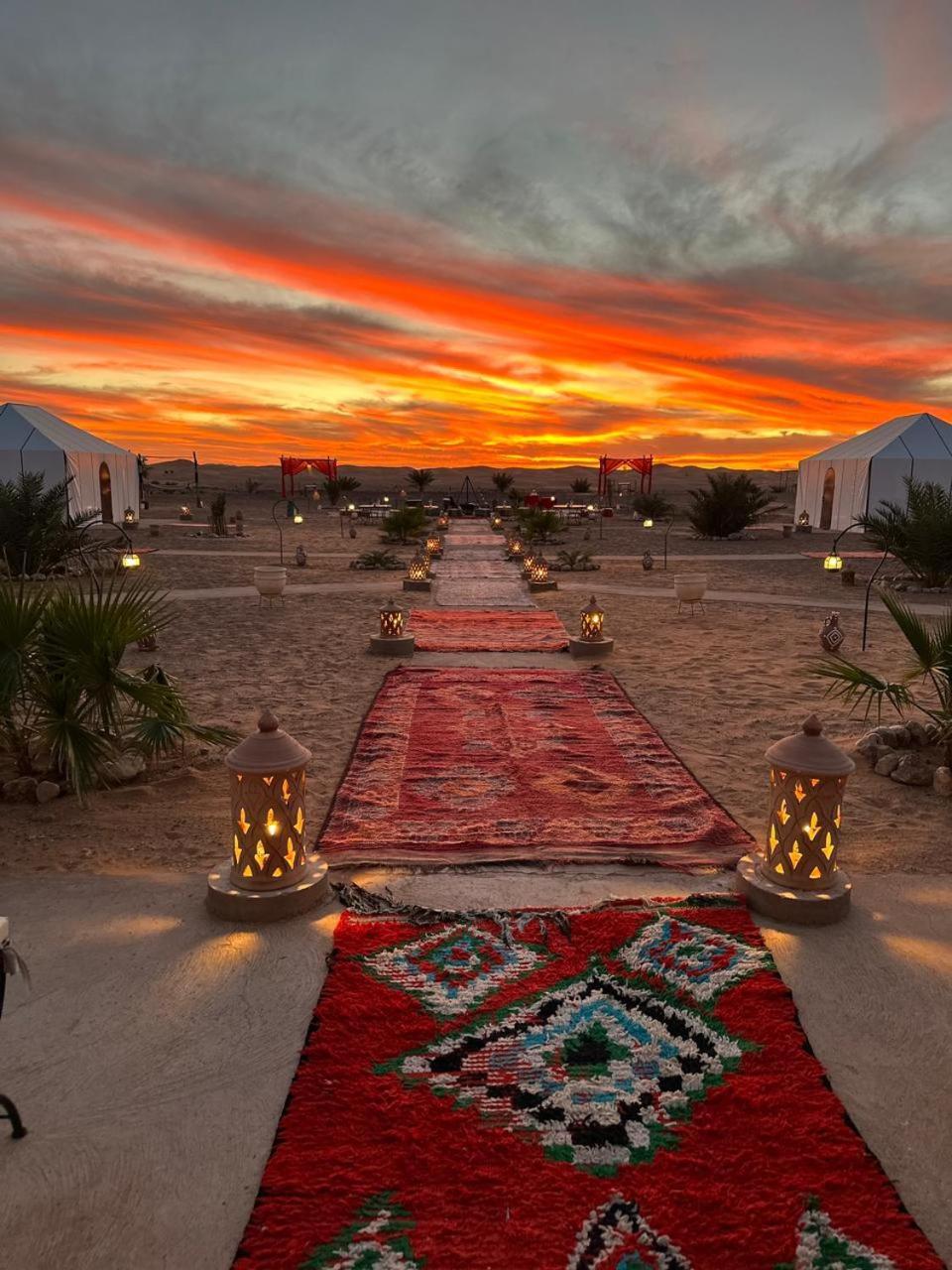The White Camp - Your Merzouga Luxury Desert Camp & Erg Chebbi Dunes Camel Riding Kültér fotó