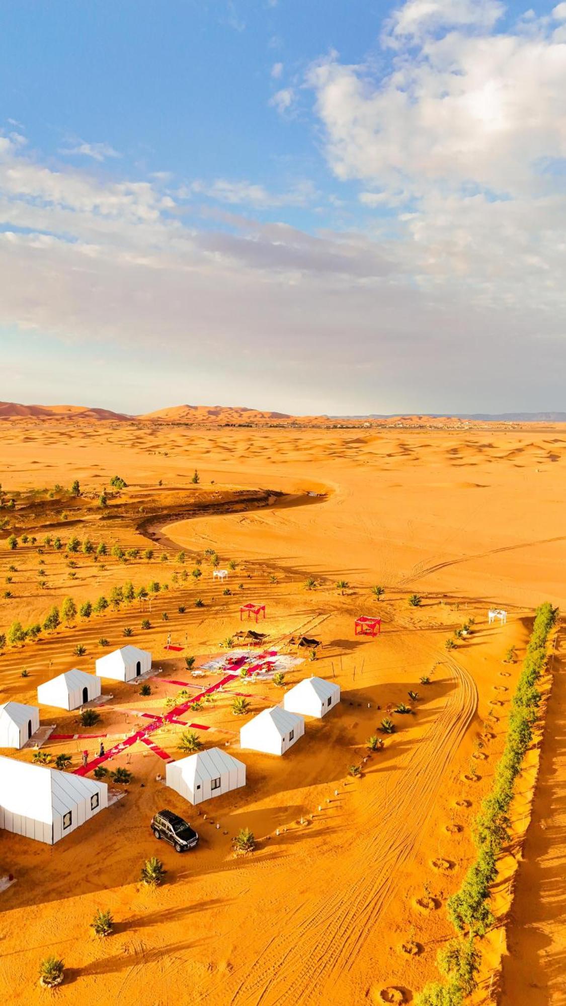 The White Camp - Your Merzouga Luxury Desert Camp & Erg Chebbi Dunes Camel Riding Kültér fotó